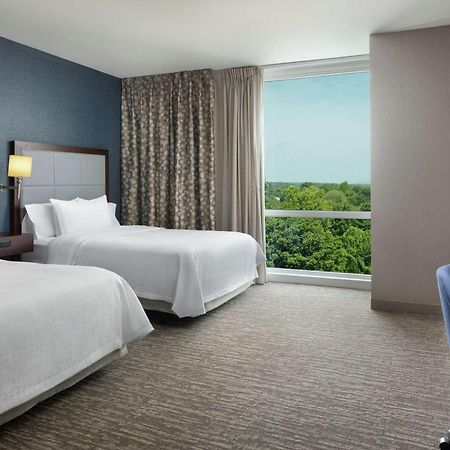 Hampton Inn & Suites Teaneck/Glenpointe Buitenkant foto