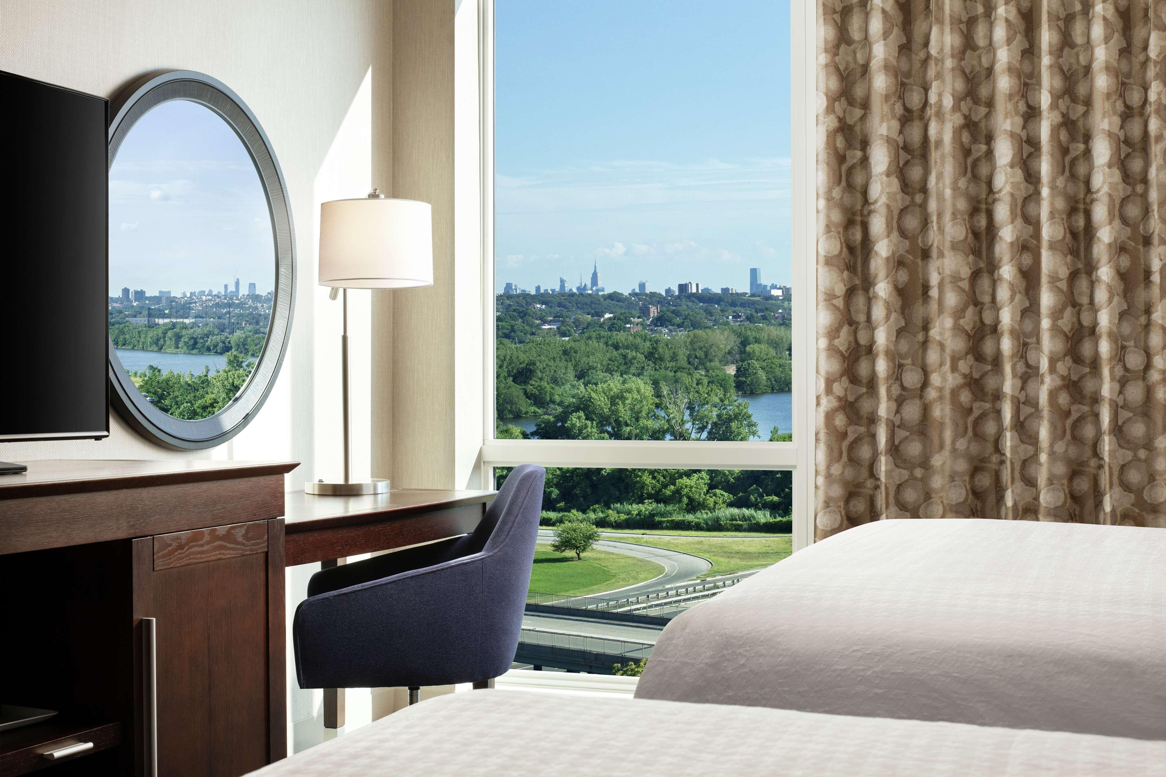Hampton Inn & Suites Teaneck/Glenpointe Buitenkant foto