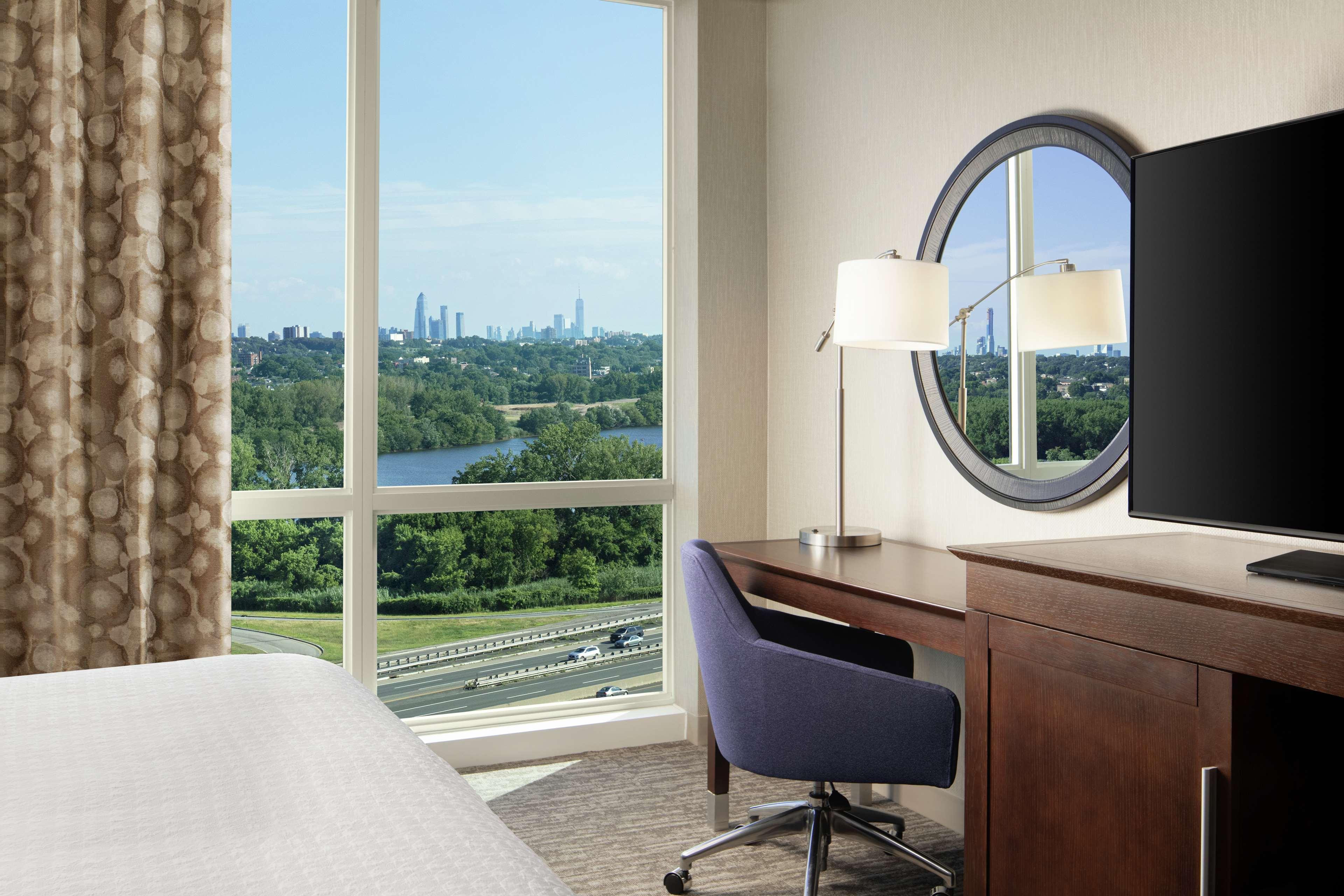 Hampton Inn & Suites Teaneck/Glenpointe Buitenkant foto
