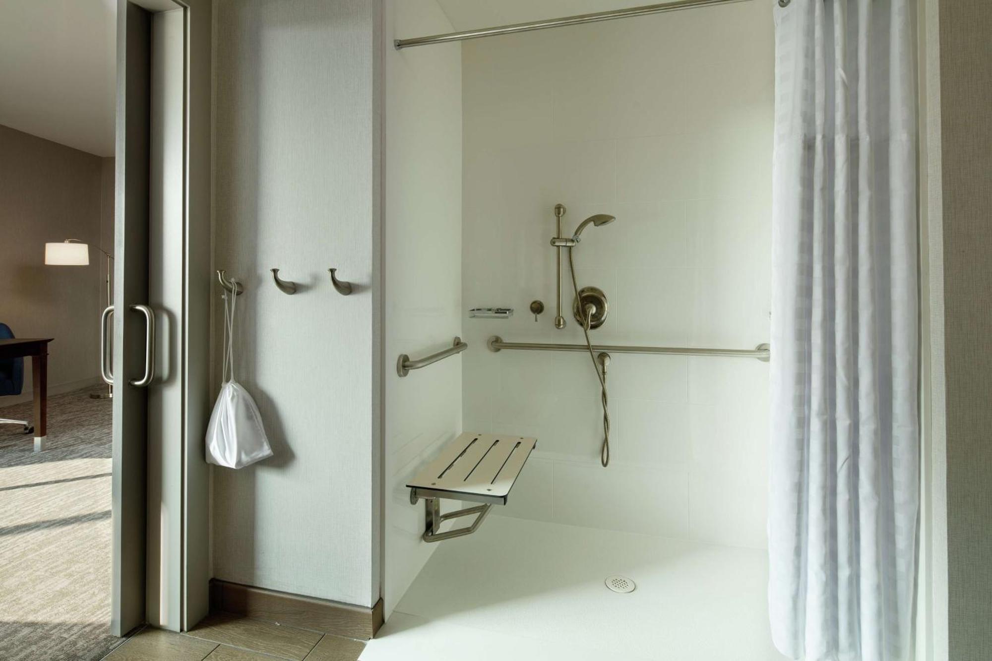 Hampton Inn & Suites Teaneck/Glenpointe Buitenkant foto