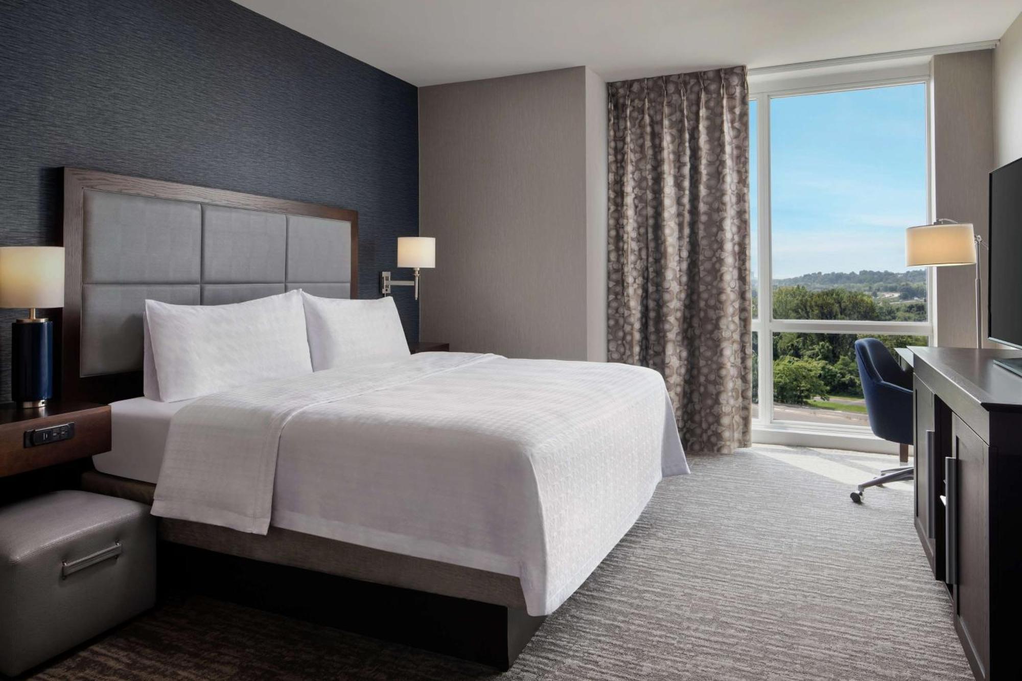 Hampton Inn & Suites Teaneck/Glenpointe Buitenkant foto