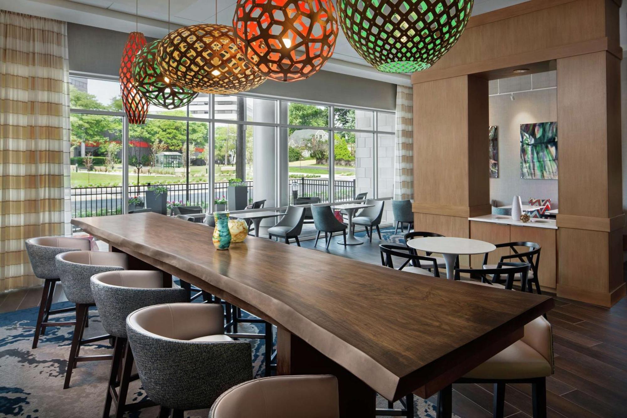 Hampton Inn & Suites Teaneck/Glenpointe Buitenkant foto